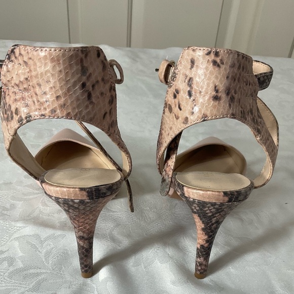 Nine West Snakeskin Nude Heels Women Size 5 - Picture 3 of 4